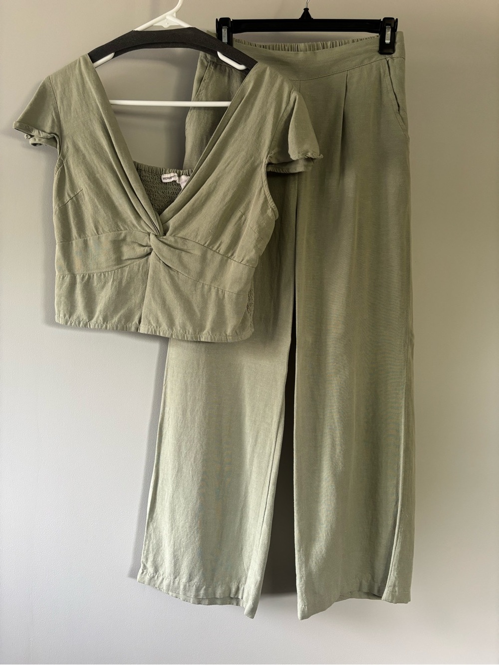 Two-Piece Linen Pant Set - Sage Green